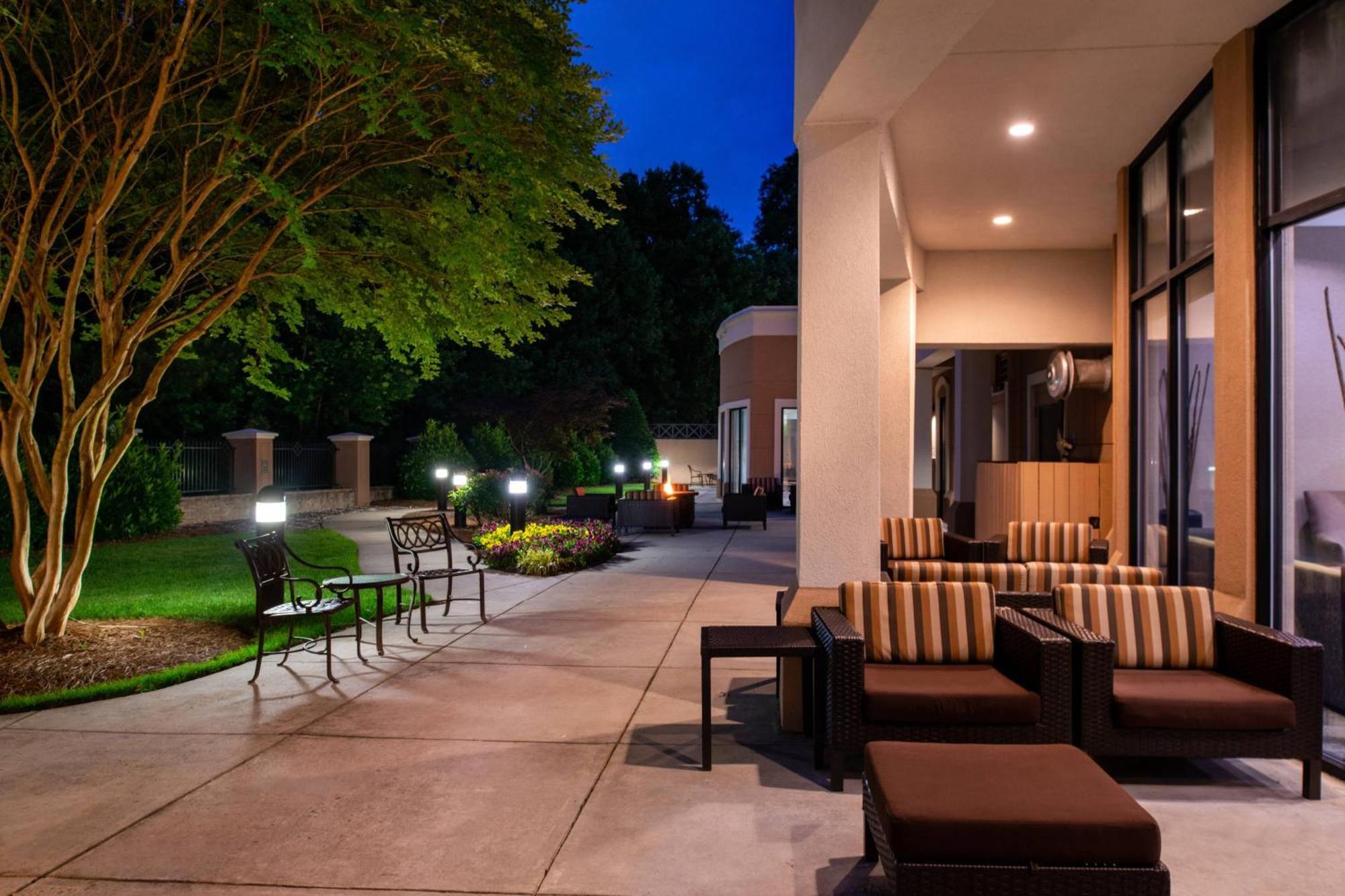 Courtyard High Point Hotell Eksteriør bilde