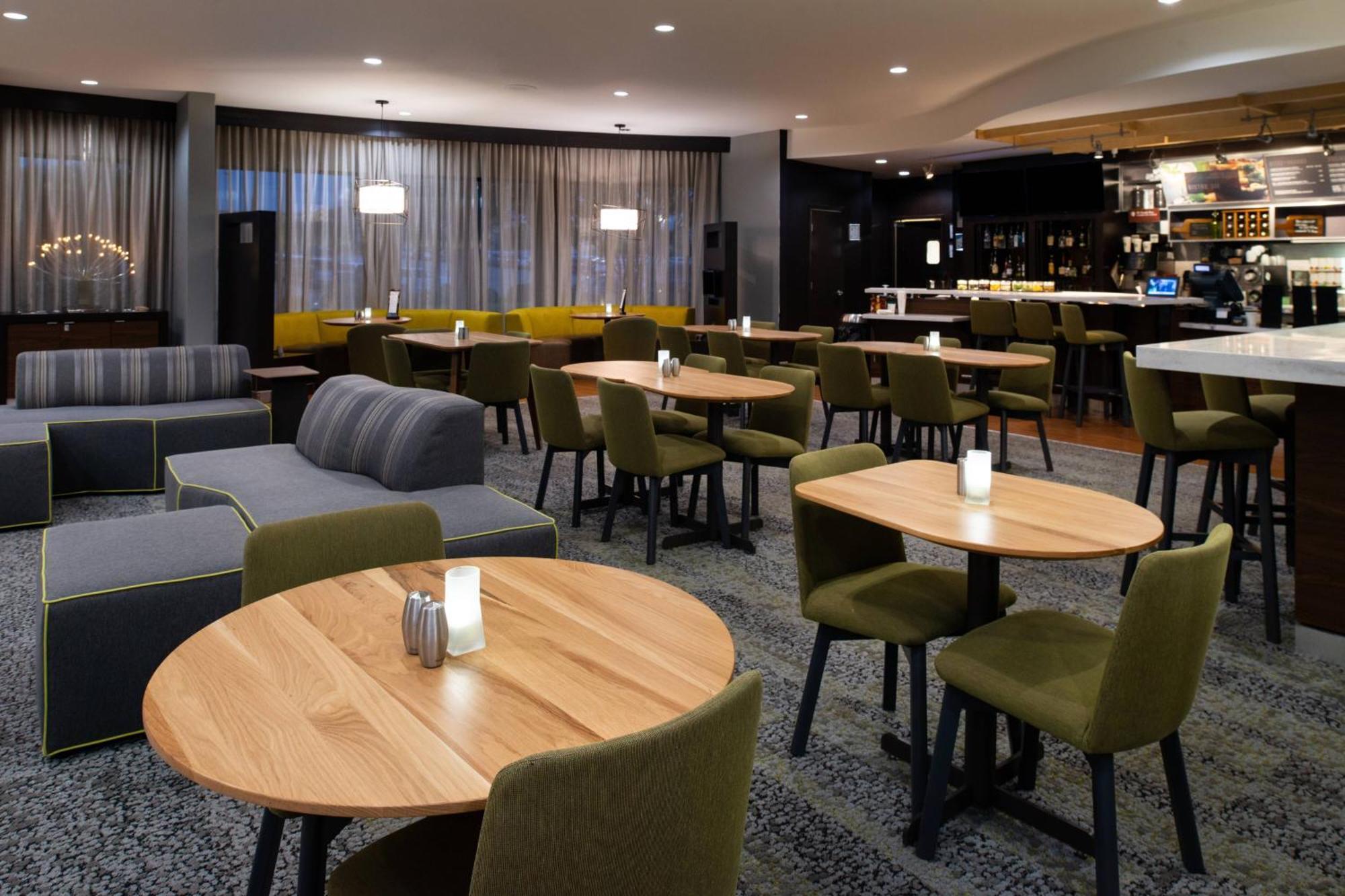 Courtyard High Point Hotell Eksteriør bilde