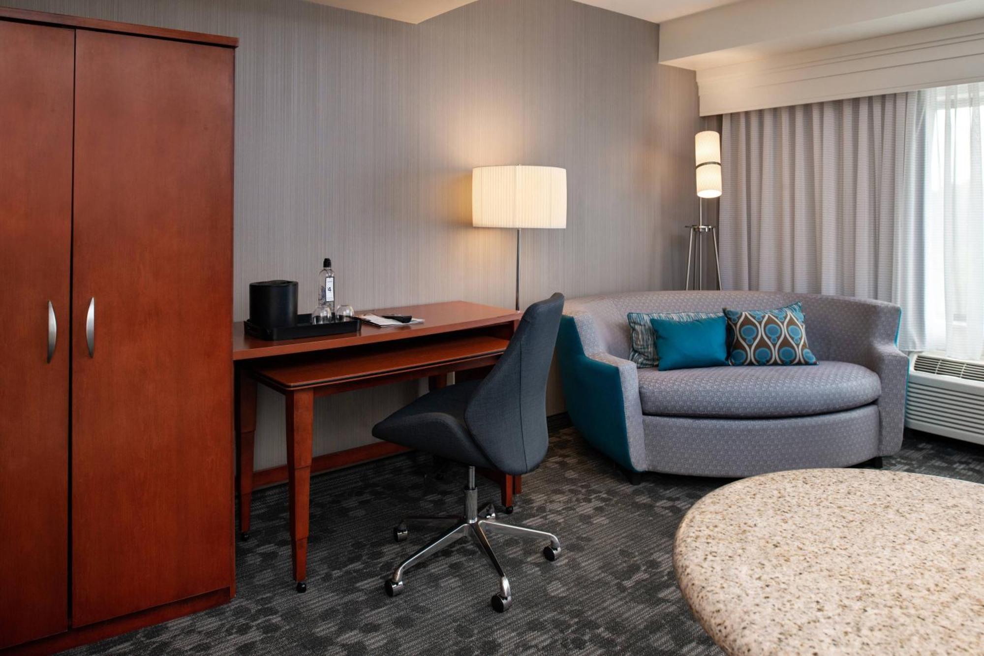 Courtyard High Point Hotell Eksteriør bilde