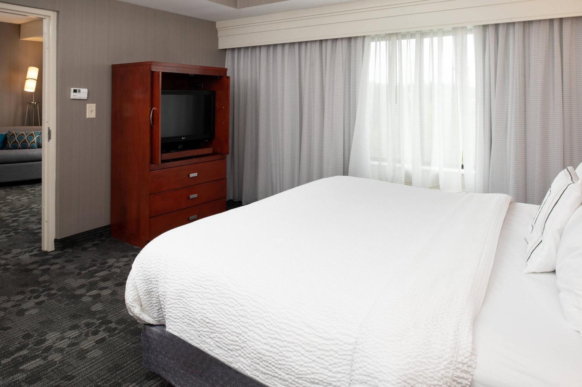 Courtyard High Point Hotell Eksteriør bilde