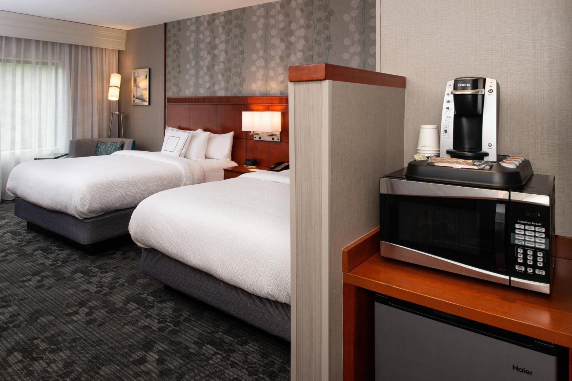 Courtyard High Point Hotell Eksteriør bilde