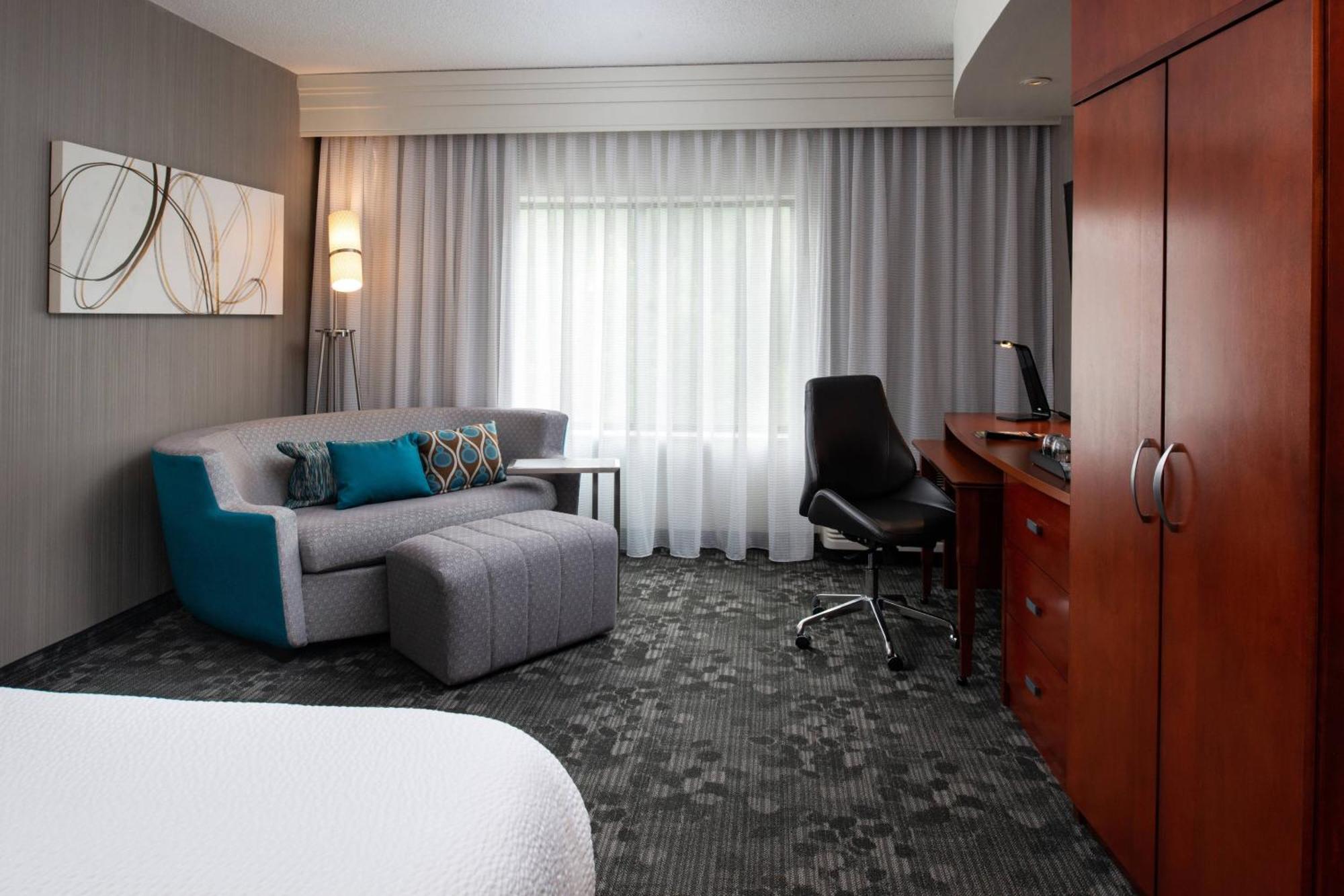 Courtyard High Point Hotell Eksteriør bilde