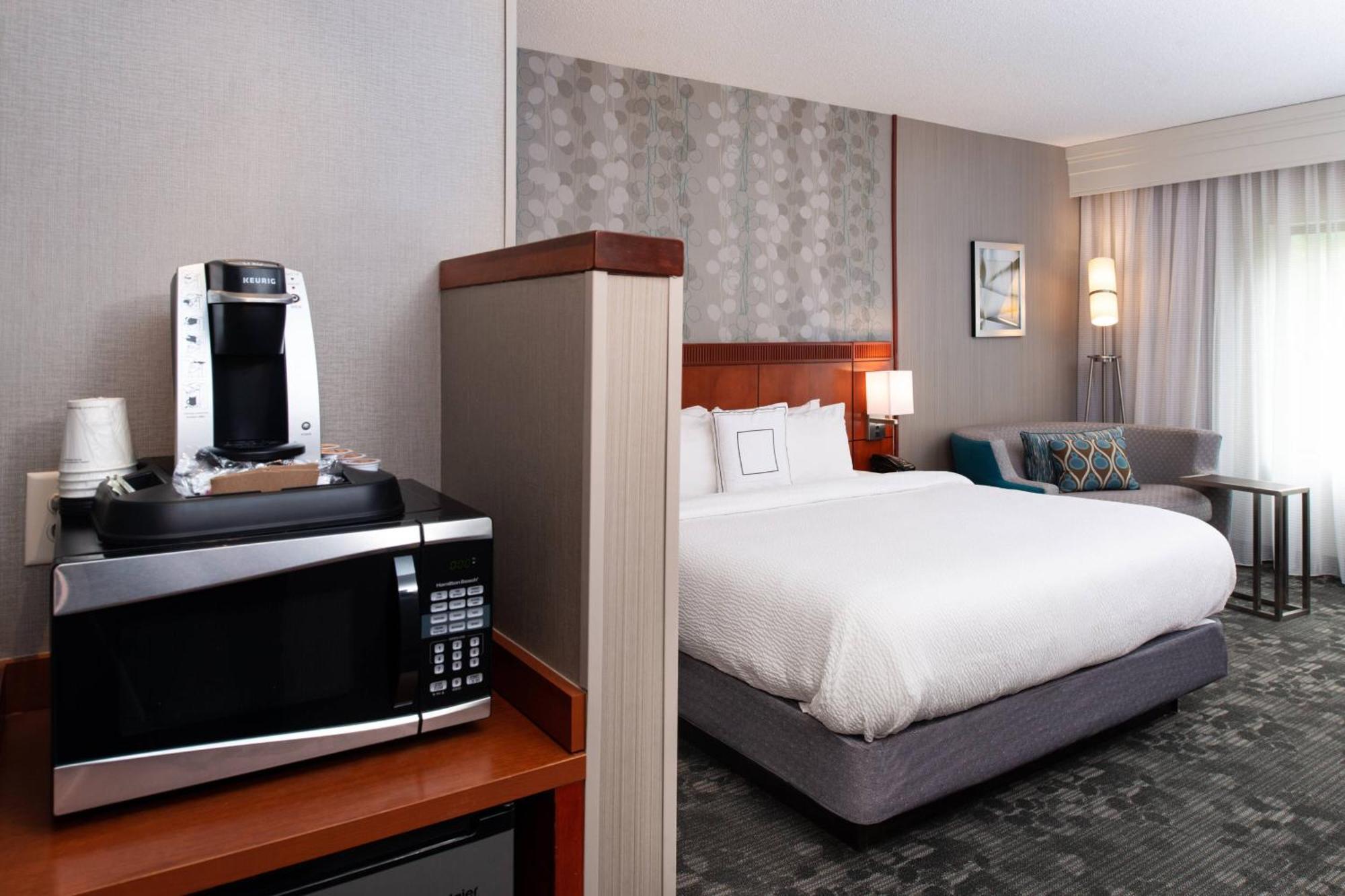 Courtyard High Point Hotell Eksteriør bilde